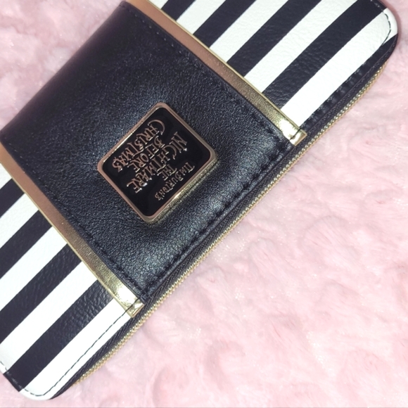 Nightmare Before Christmas Zip-Around Wallet. - Picture 12 of 16